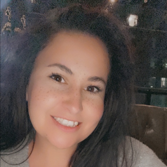 Meet your Posher, Kelly - Picture 2 of 3